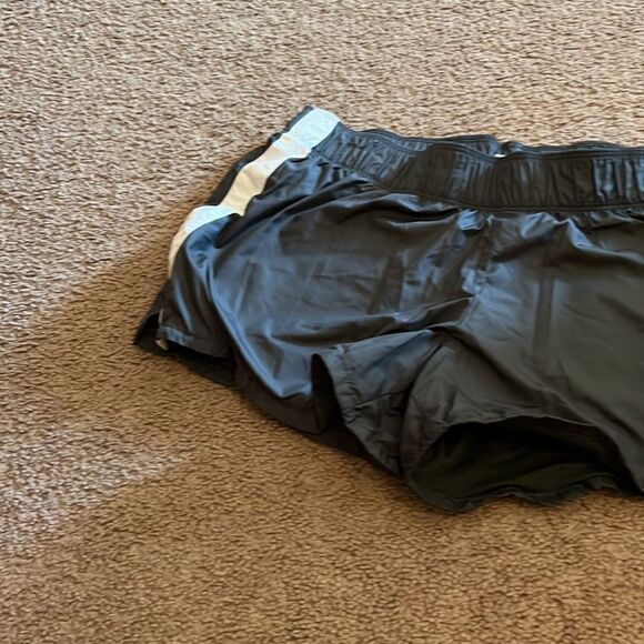 Nike small grey shorts - Picture 3 of 6